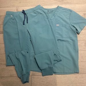 Figs men’s scrubs set. Three pocket shirt size M. Jogger pants size M